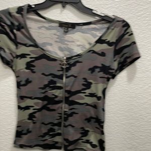 CAMO CROP ZIP TOP